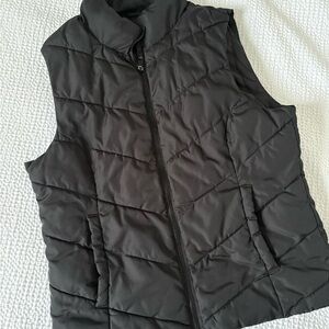 Aeropostale women’s Black puffer vest